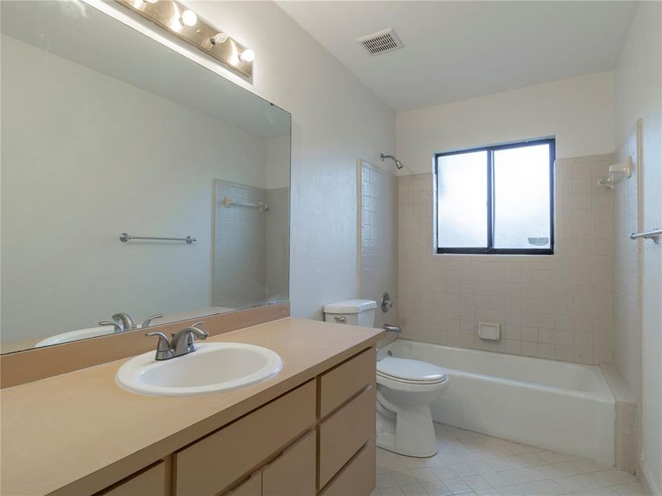 For Rent: $1,950 (3 beds, 2 baths, 1304 Square Feet)