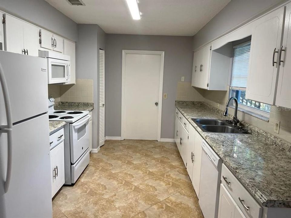 For Rent: $2,200 (3 beds, 2 baths, 1232 Square Feet)