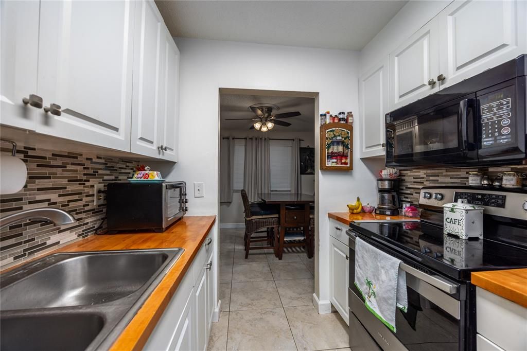 For Sale: $139,000 (2 beds, 2 baths, 1003 Square Feet)