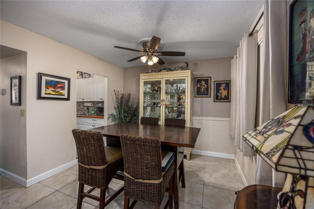 For Sale: $139,000 (2 beds, 2 baths, 1003 Square Feet)