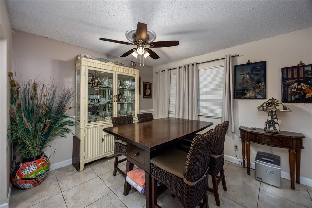 For Sale: $139,000 (2 beds, 2 baths, 1003 Square Feet)