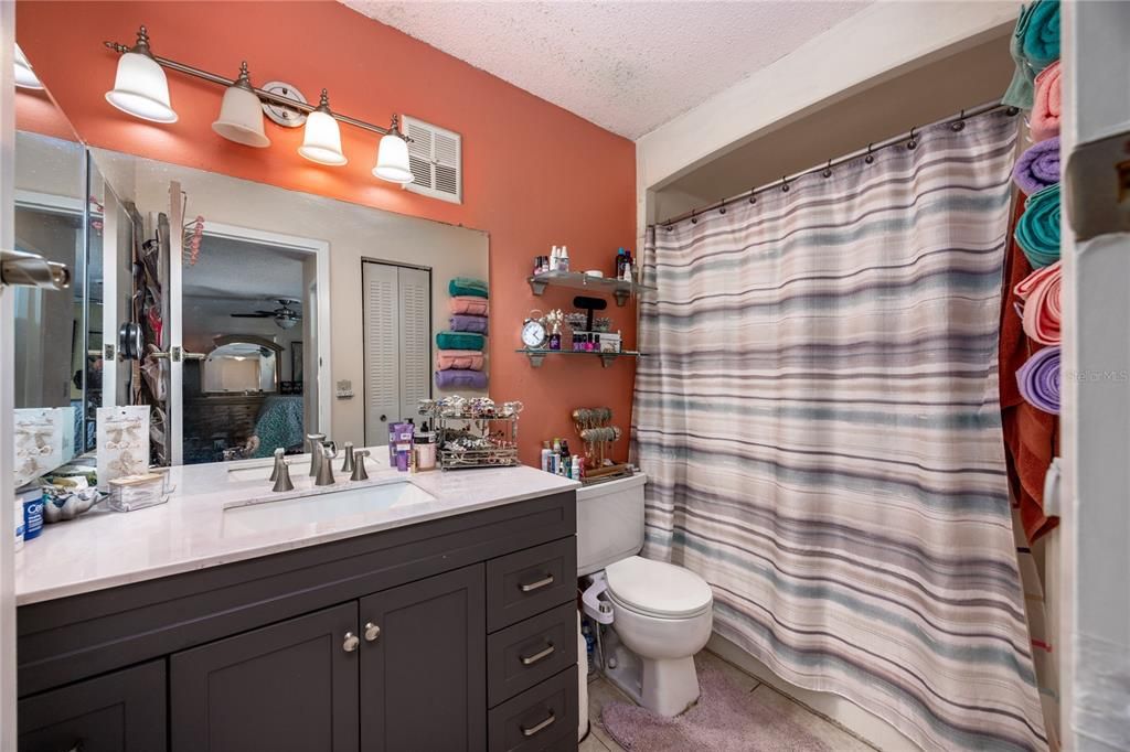 For Sale: $139,000 (2 beds, 2 baths, 1003 Square Feet)