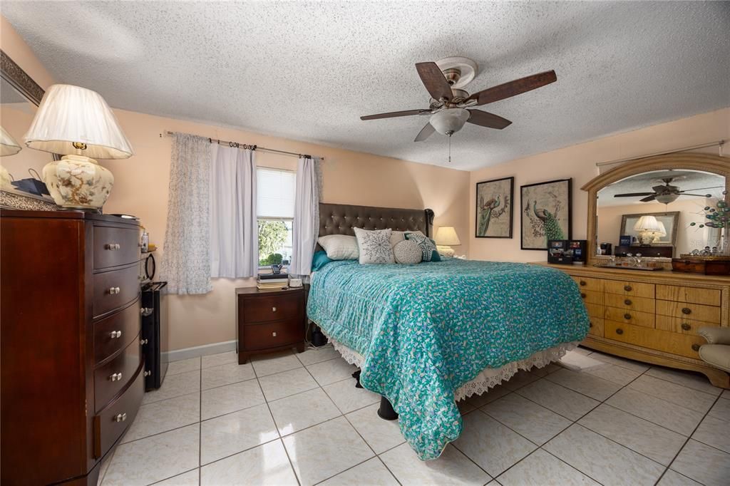 For Sale: $139,000 (2 beds, 2 baths, 1003 Square Feet)