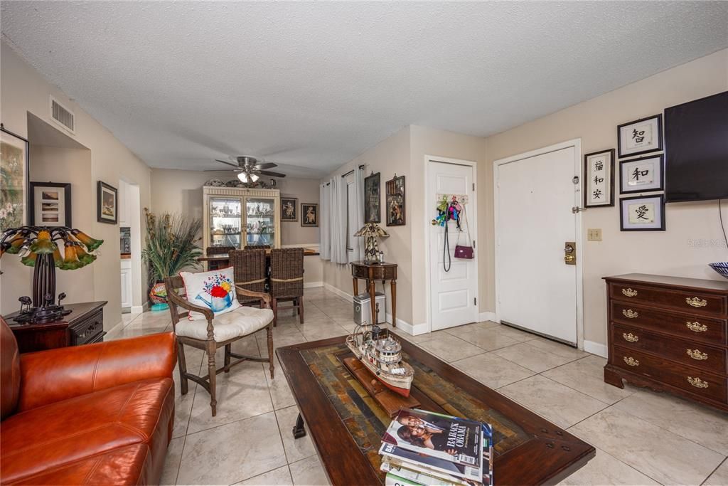 For Sale: $139,000 (2 beds, 2 baths, 1003 Square Feet)