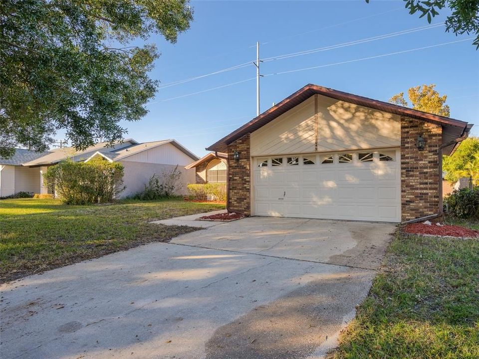 For Sale: $389,000 (3 beds, 2 baths, 1253 Square Feet)