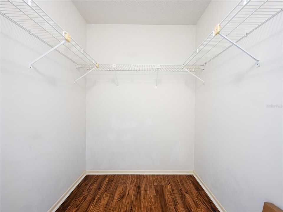 Master Bedroom Walk In Closet