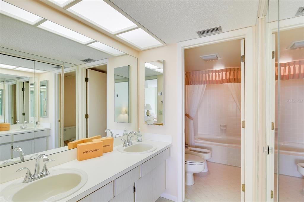 Master Bedroom Bathroom