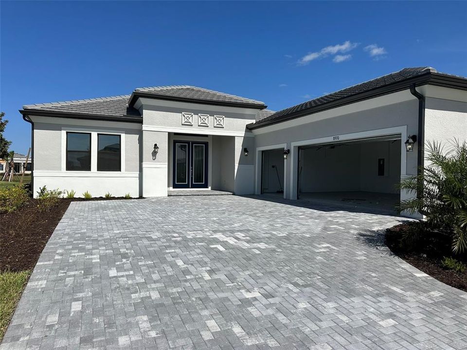 Recently Sold: $922,000 (4 beds, 3 baths, 2527 Square Feet)
