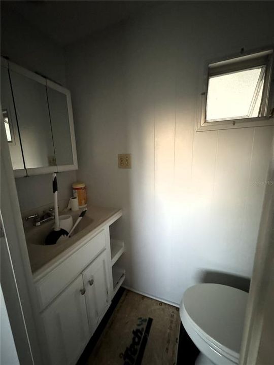 For Sale: $180,000 (2 beds, 1 baths, 672 Square Feet)