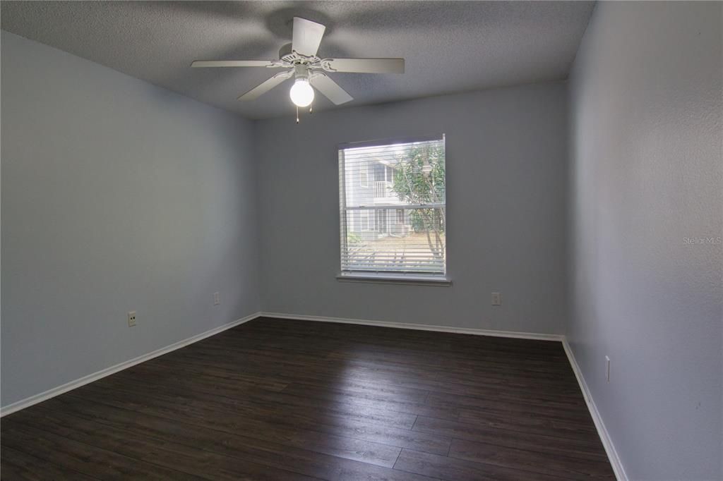 For Sale: $225,000 (2 beds, 2 baths, 919 Square Feet)