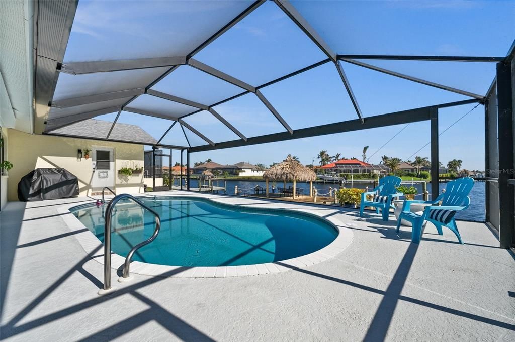 Pool overlooking intersecting Canals