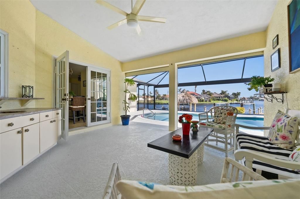 Covered Lanai with Wet Bar