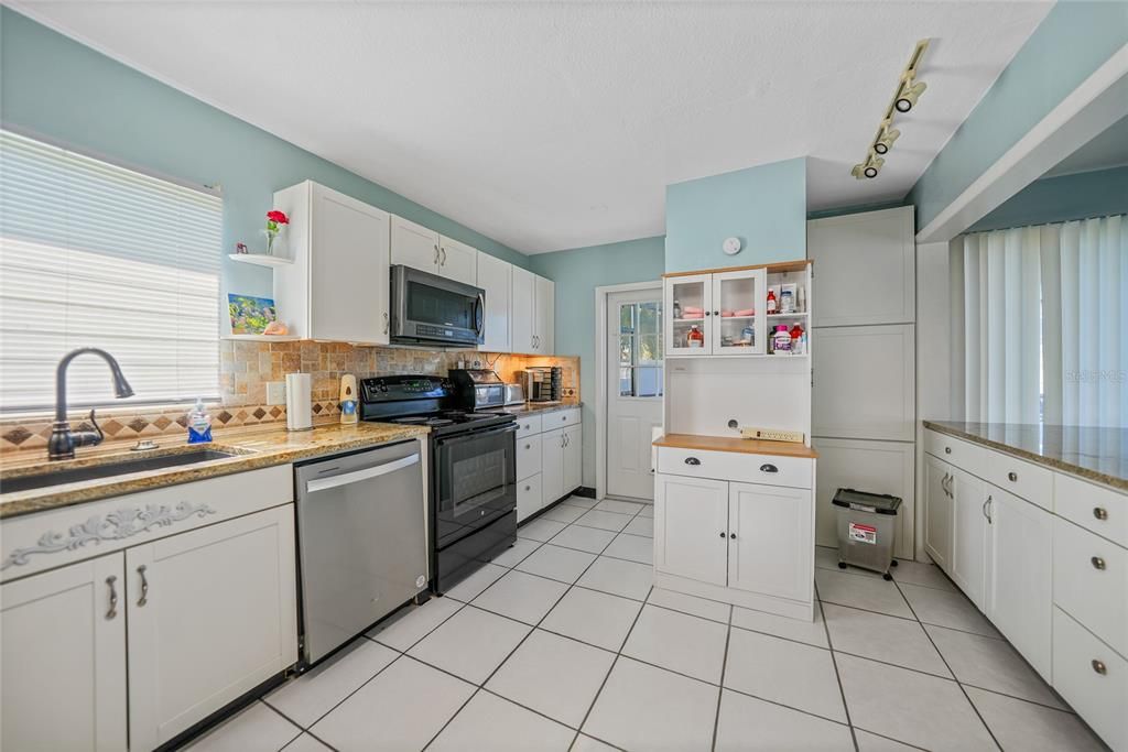 For Sale: $379,900 (3 beds, 1 baths, 1440 Square Feet)