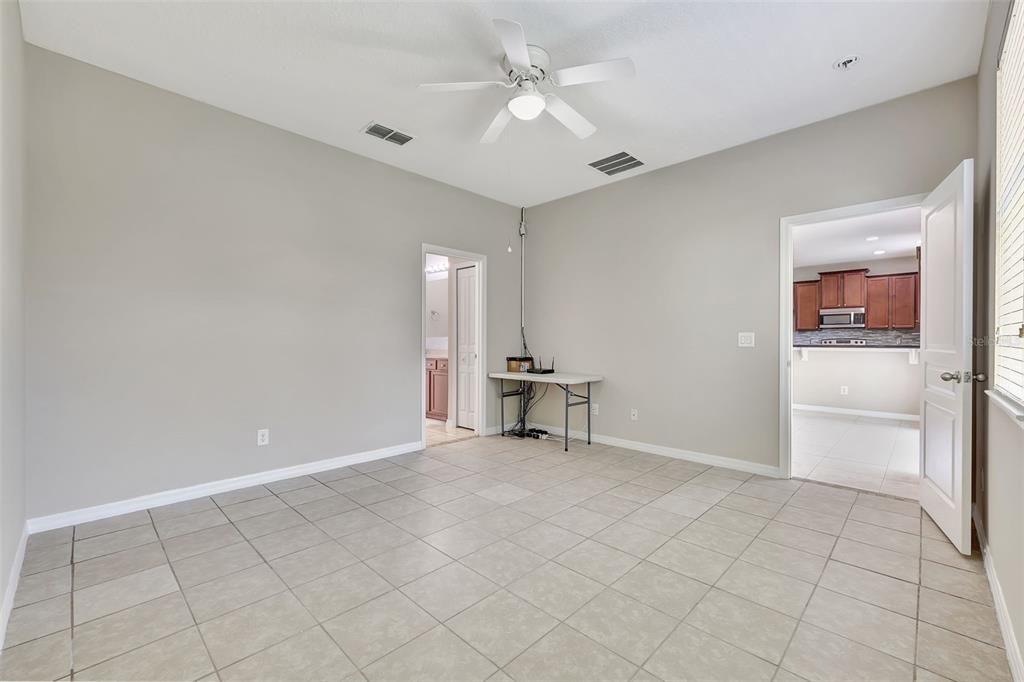 For Sale: $325,000 (4 beds, 2 baths, 1702 Square Feet)