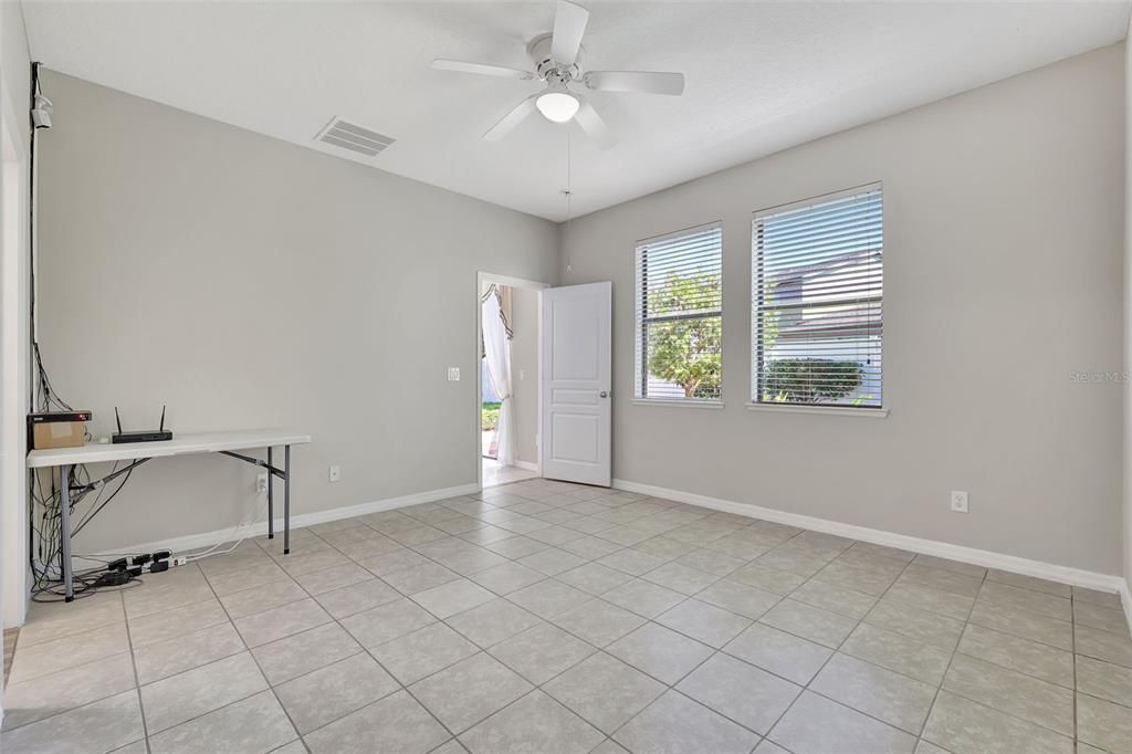 For Sale: $325,000 (4 beds, 2 baths, 1702 Square Feet)