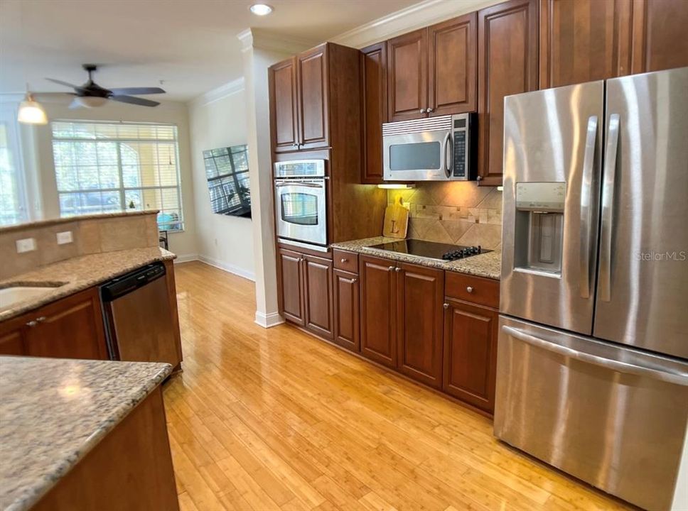 Granite counters, stainless steel appliances