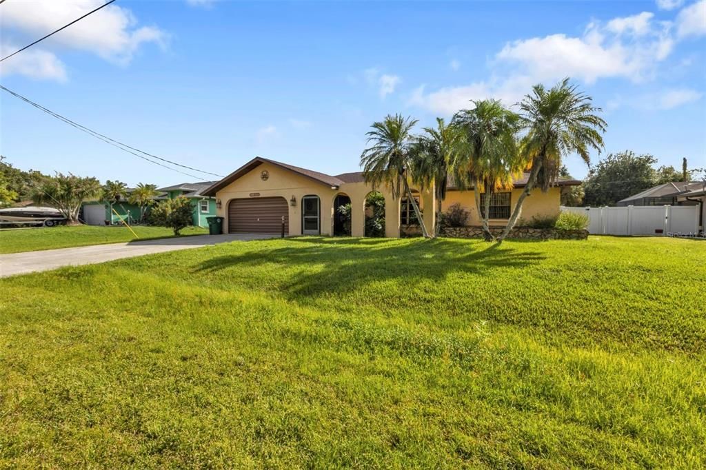 For Sale: $315,000 (3 beds, 2 baths, 1576 Square Feet)