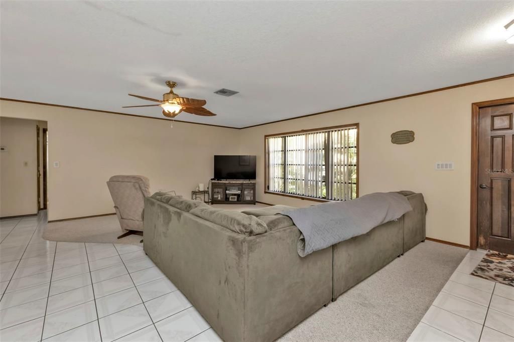 For Sale: $315,000 (3 beds, 2 baths, 1576 Square Feet)