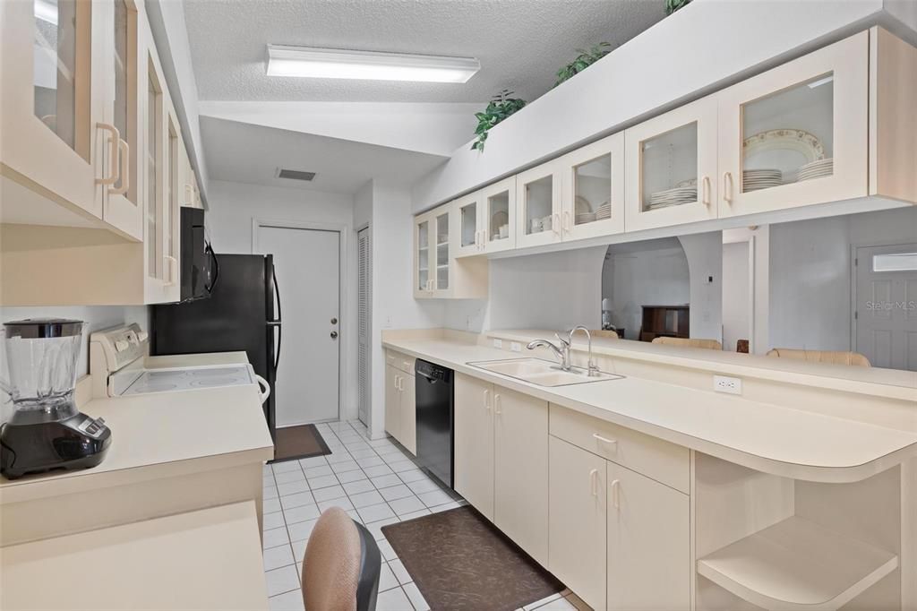 For Sale: $229,000 (2 beds, 2 baths, 1201 Square Feet)