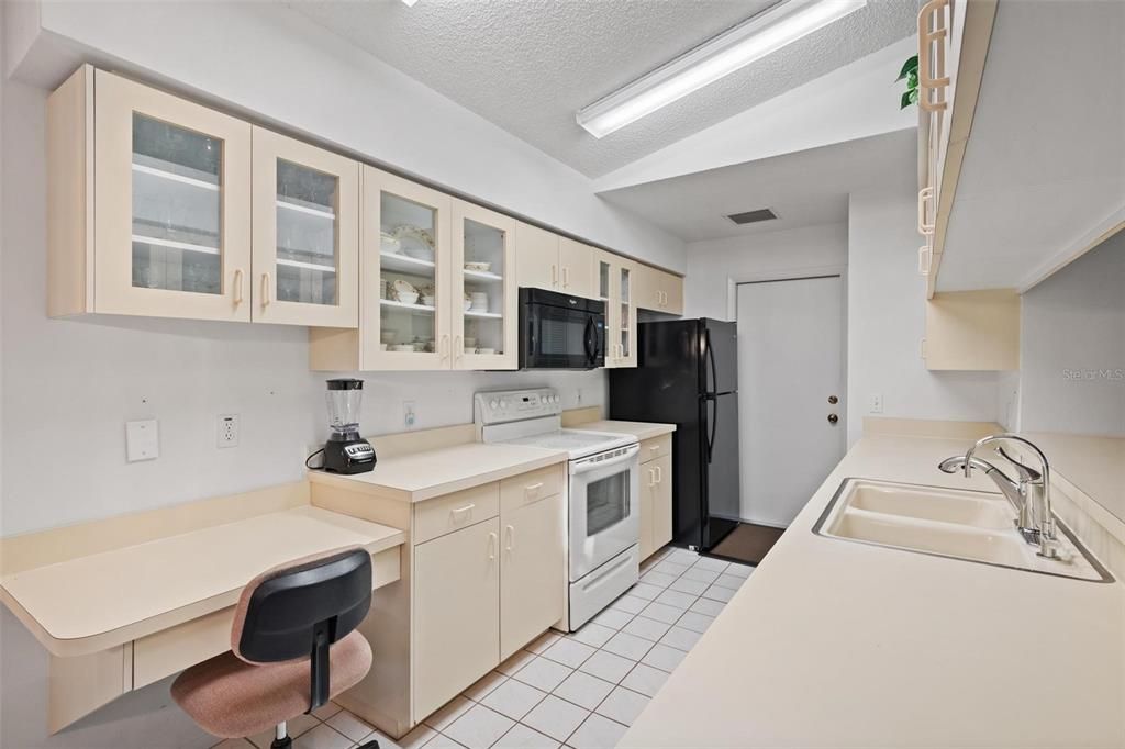 For Sale: $229,000 (2 beds, 2 baths, 1201 Square Feet)