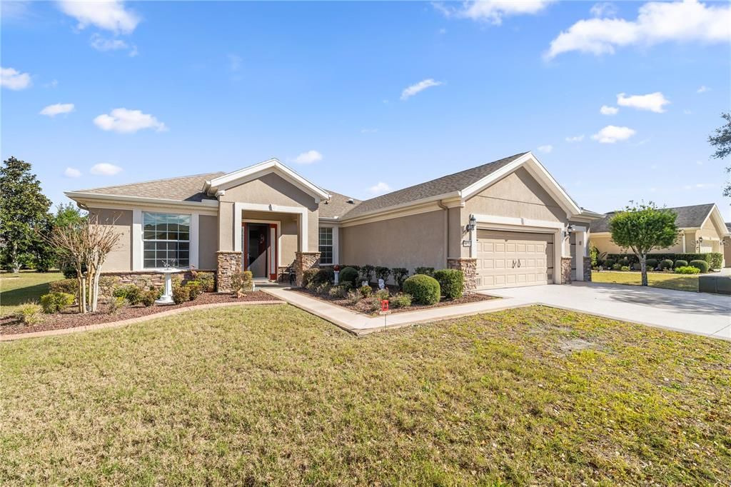 For Sale: $399,000 (3 beds, 2 baths, 1958 Square Feet)