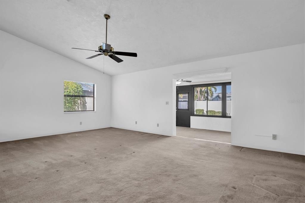 Active With Contract: $349,900 (2 beds, 2 baths, 1459 Square Feet)