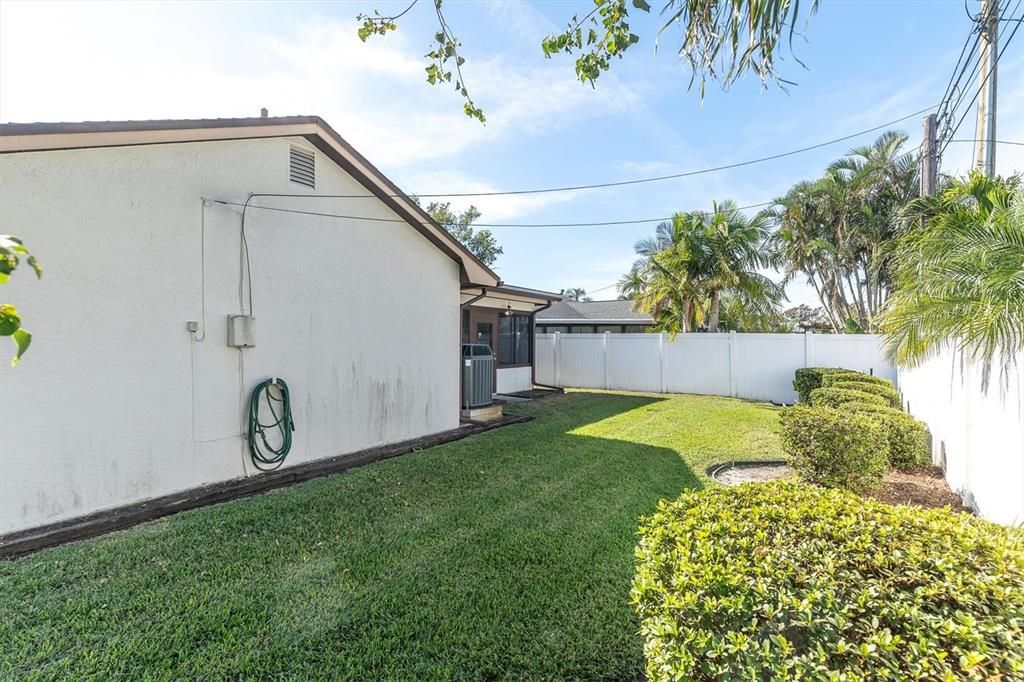 Active With Contract: $349,900 (2 beds, 2 baths, 1459 Square Feet)