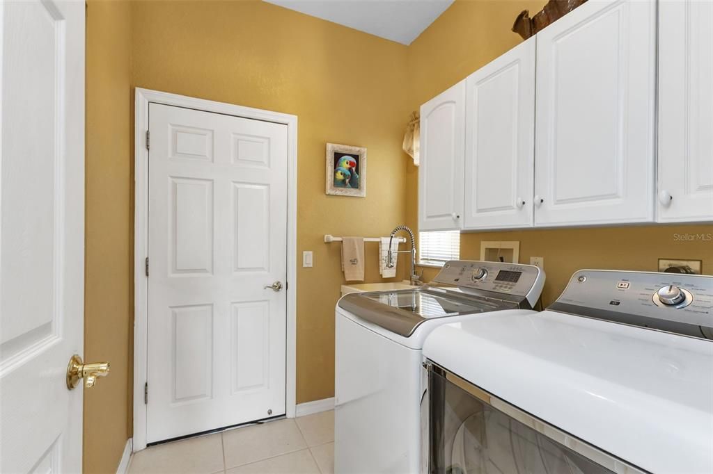 For Sale: $425,000 (2 beds, 2 baths, 1772 Square Feet)