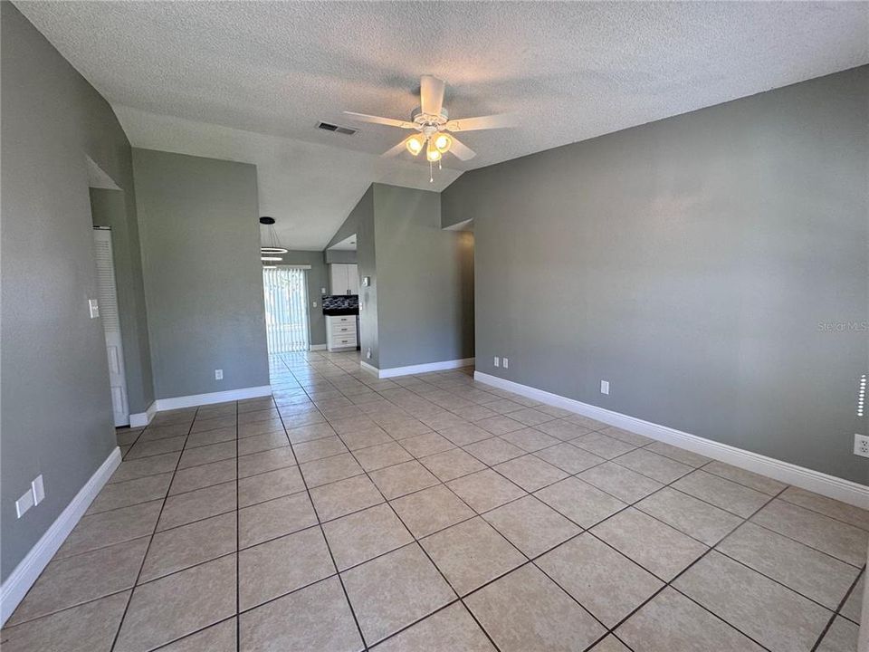 For Sale: $279,700 (4 beds, 2 baths, 1420 Square Feet)