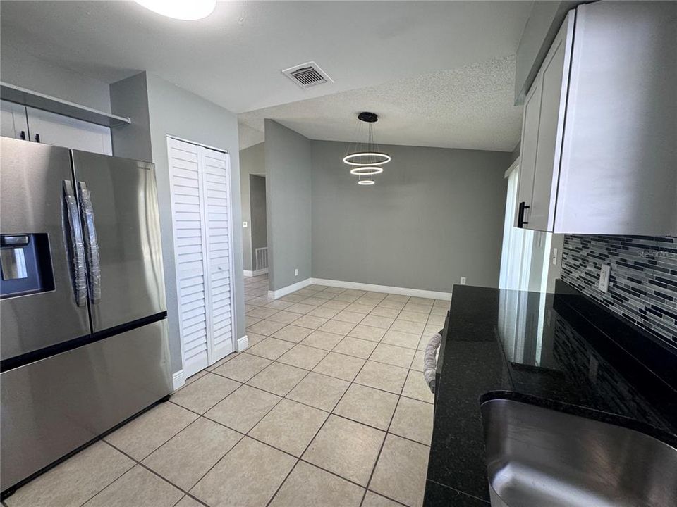 For Sale: $279,700 (4 beds, 2 baths, 1420 Square Feet)