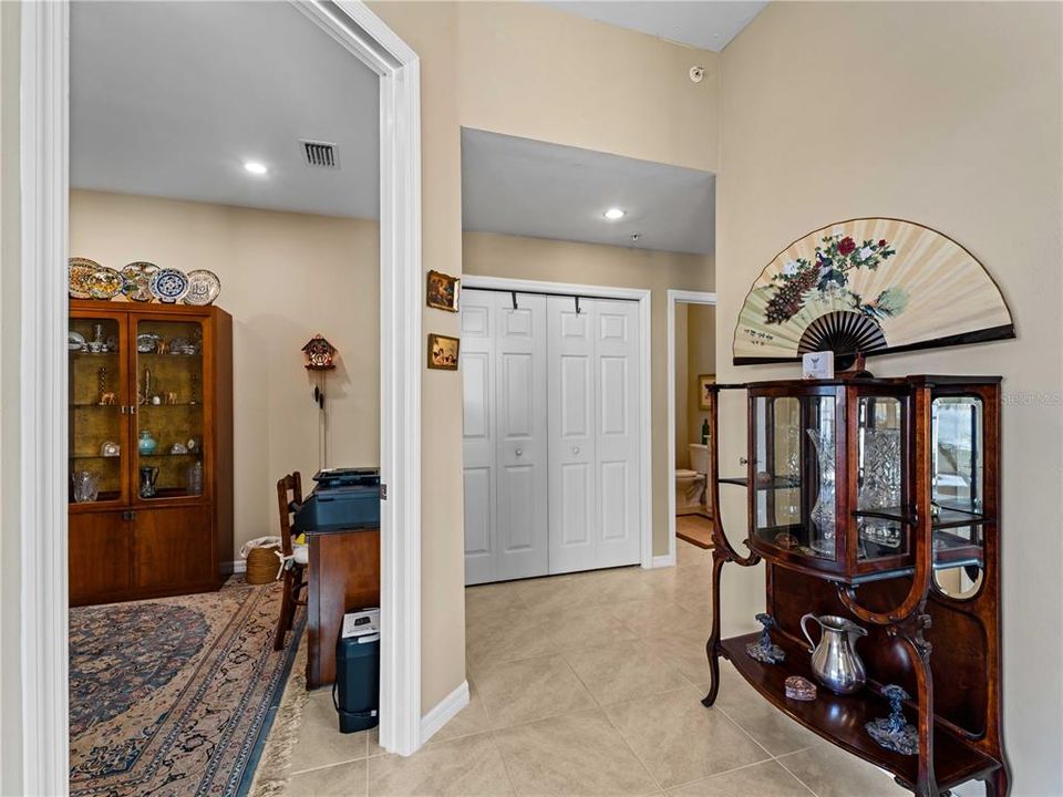 For Sale: $324,900 (2 beds, 2 baths, 1398 Square Feet)