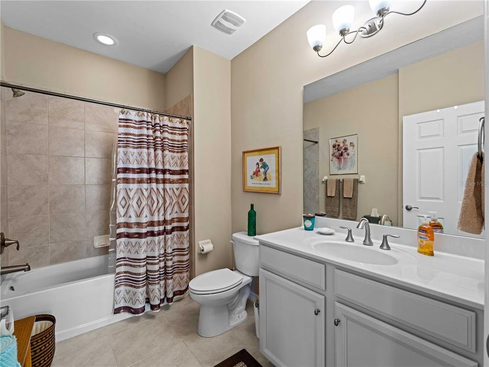 For Sale: $324,900 (2 beds, 2 baths, 1398 Square Feet)