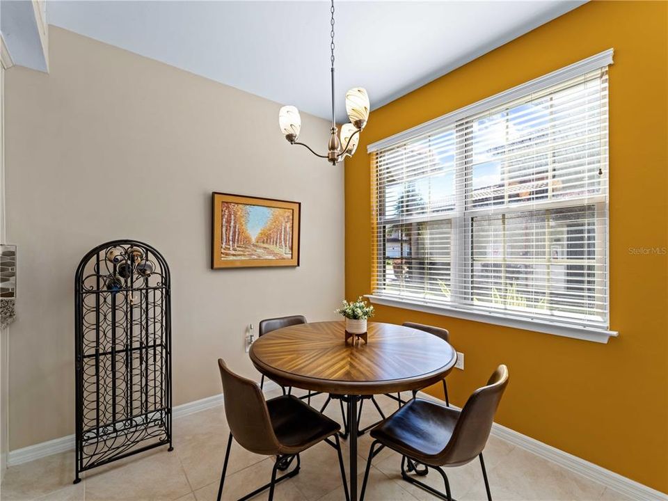 For Sale: $324,900 (2 beds, 2 baths, 1398 Square Feet)