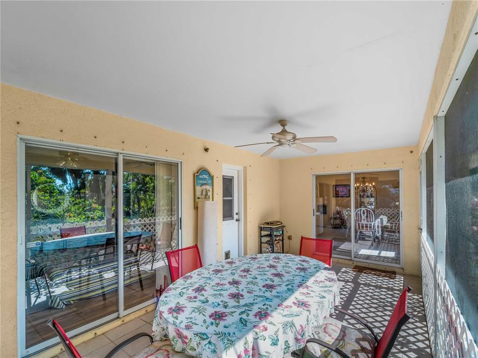 For Sale: $324,900 (2 beds, 2 baths, 1356 Square Feet)