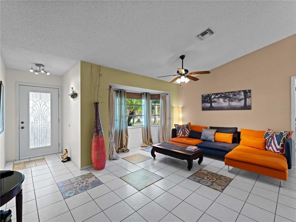 For Sale: $324,900 (2 beds, 2 baths, 1356 Square Feet)