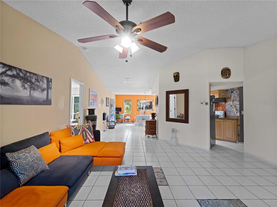 For Sale: $324,900 (2 beds, 2 baths, 1356 Square Feet)