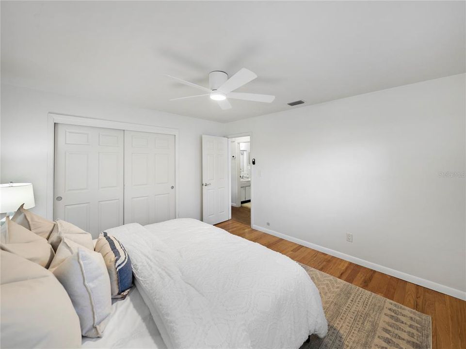 For Sale: $559,000 (2 beds, 1 baths, 1052 Square Feet)