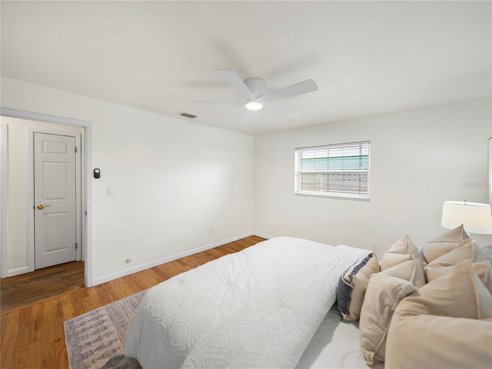 For Sale: $559,000 (2 beds, 1 baths, 1052 Square Feet)