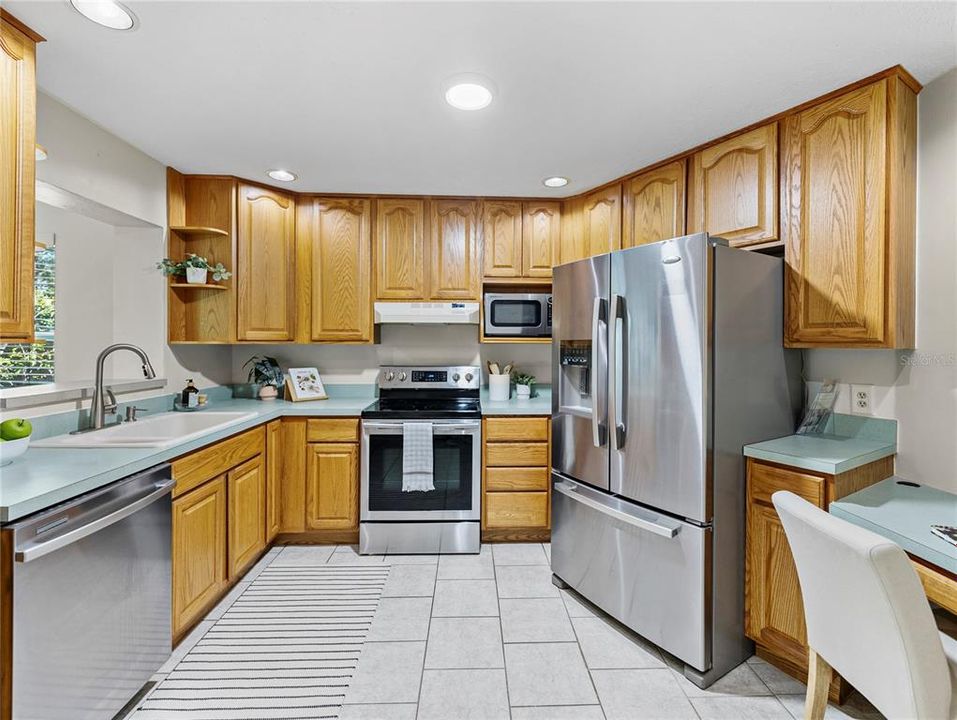 For Sale: $559,000 (2 beds, 1 baths, 1052 Square Feet)