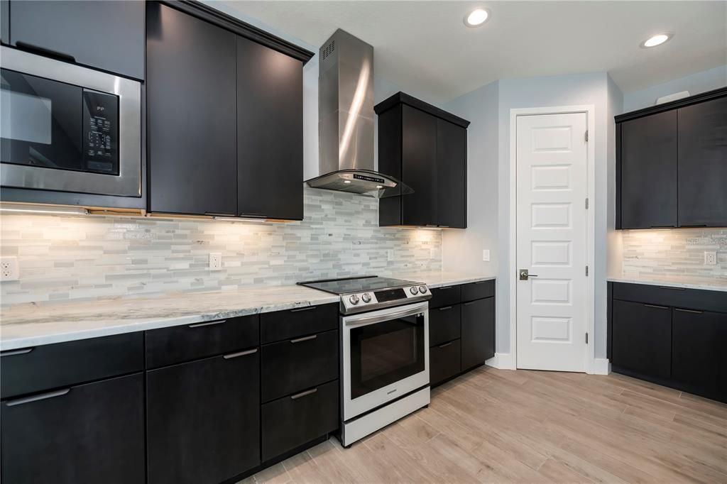 For Sale: $579,500 (3 beds, 2 baths, 1903 Square Feet)