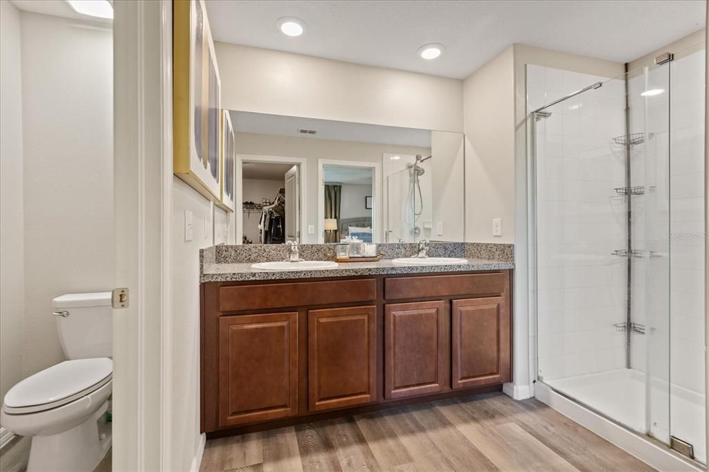 Dual Vanity Sink, private commode