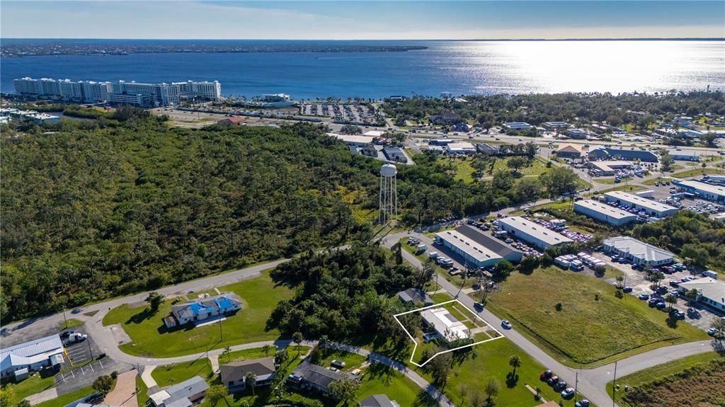 待售: $350,000 (4 贝兹, 0 浴室, 2266 平方英尺)