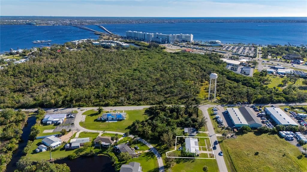 待售: $350,000 (4 贝兹, 0 浴室, 2266 平方英尺)