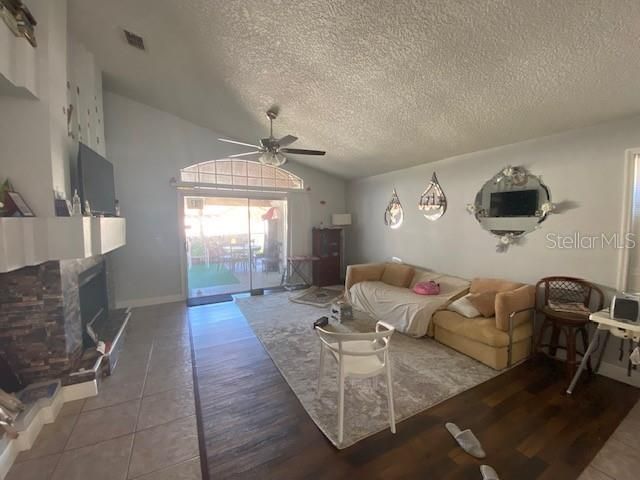 For Sale: $440,000 (4 beds, 2 baths, 1890 Square Feet)