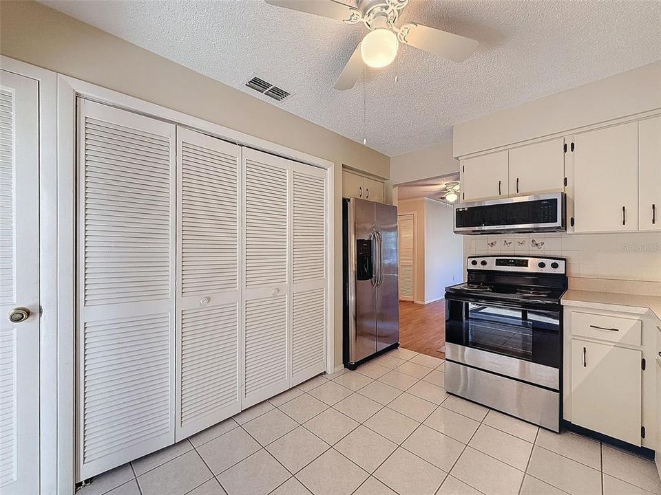 For Sale: $167,500 (2 beds, 2 baths, 1144 Square Feet)