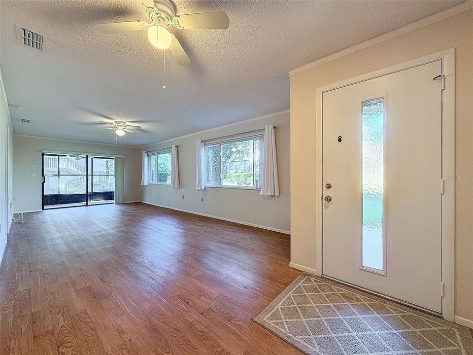 For Sale: $167,500 (2 beds, 2 baths, 1144 Square Feet)