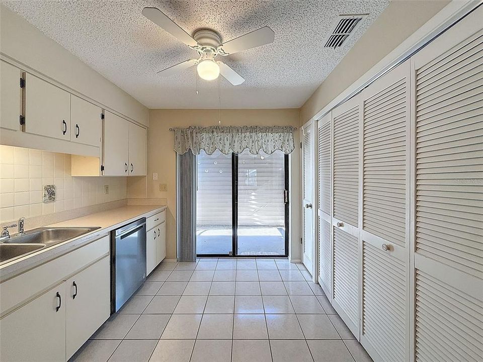 For Sale: $167,500 (2 beds, 2 baths, 1144 Square Feet)