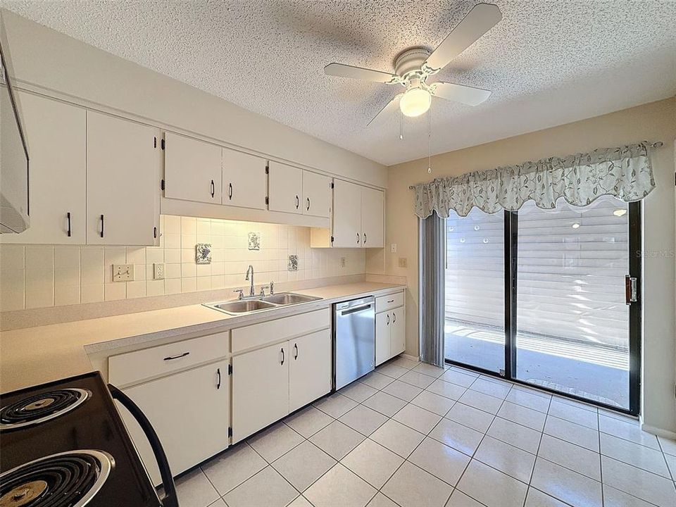 For Sale: $167,500 (2 beds, 2 baths, 1144 Square Feet)