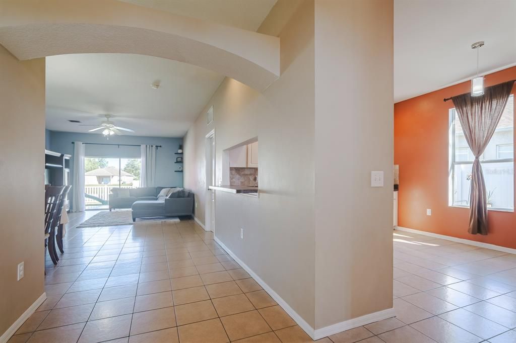 For Sale: $400,000 (4 beds, 2 baths, 1724 Square Feet)