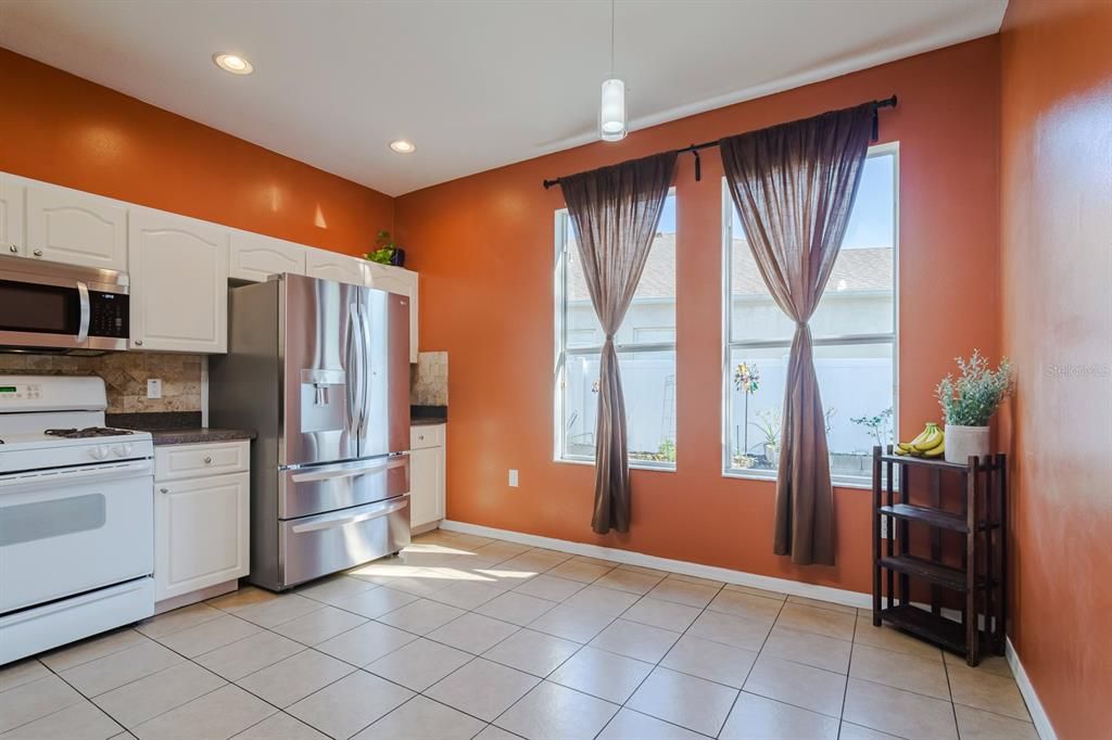 For Sale: $400,000 (4 beds, 2 baths, 1724 Square Feet)